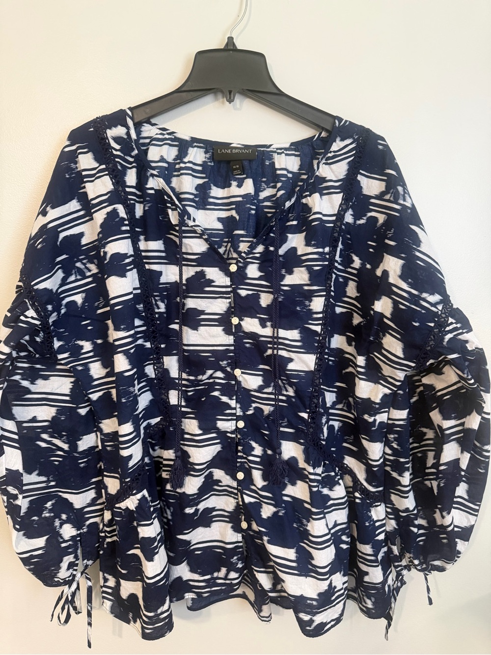 Lane Bryant Navy & White Abstract Button Peasant Blouse tie neck & sleeves 14/16